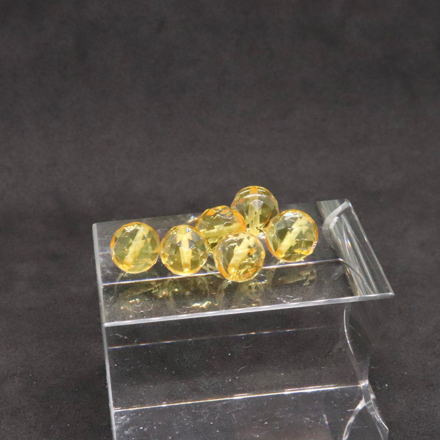 バルティクアンバー7.5㎜カット粒