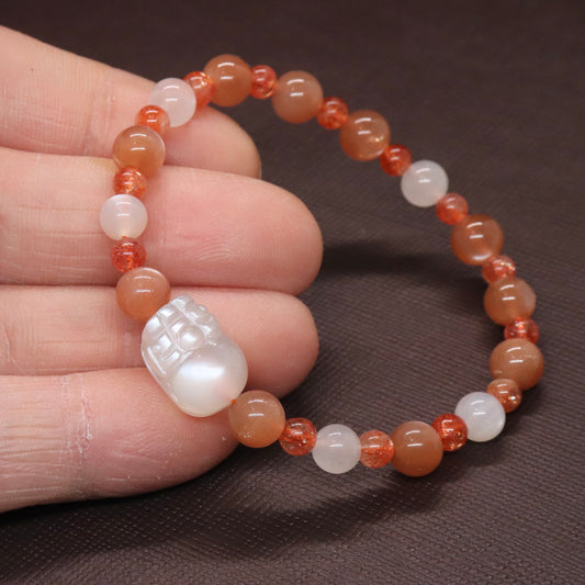 ホワイトムーンストーン貔貅ブレス太陽と月