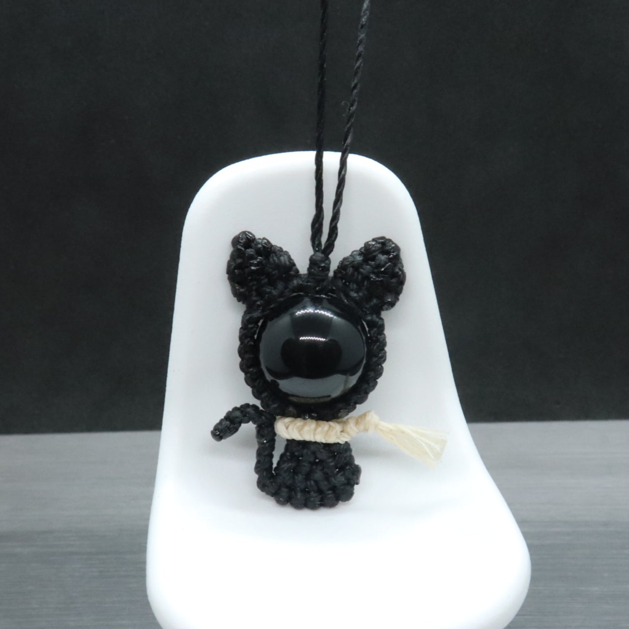 黒猫のお守りbc15