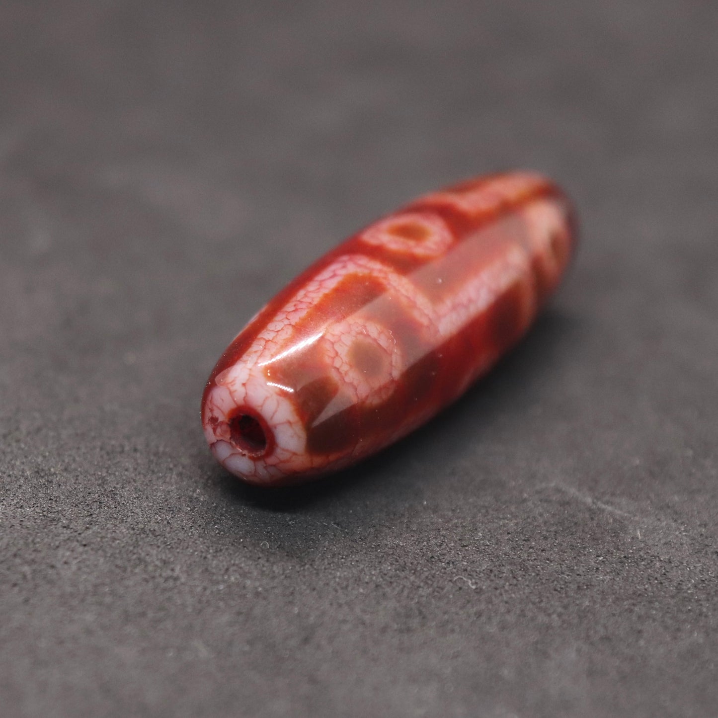 右下がり九眼紅天珠37.9㎜