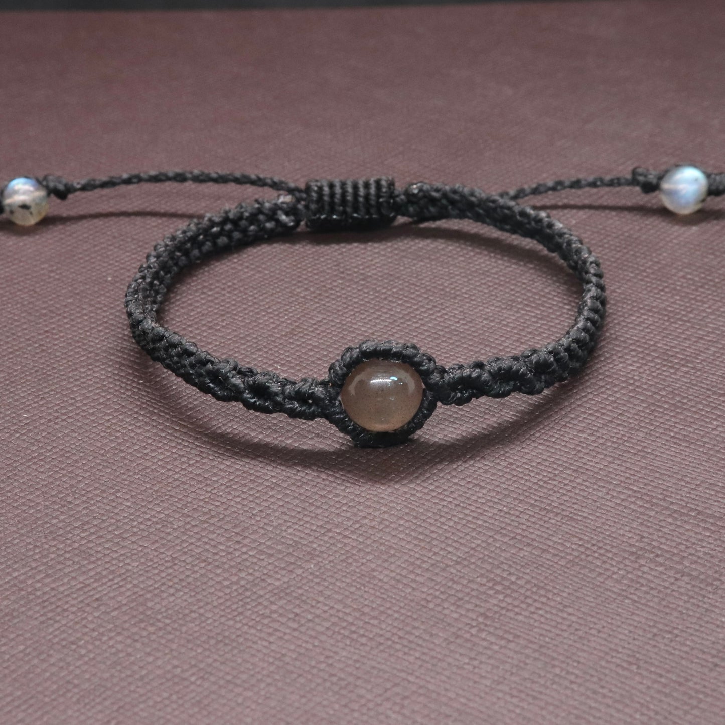 オレンジラブラドライトマクラメブレスレット