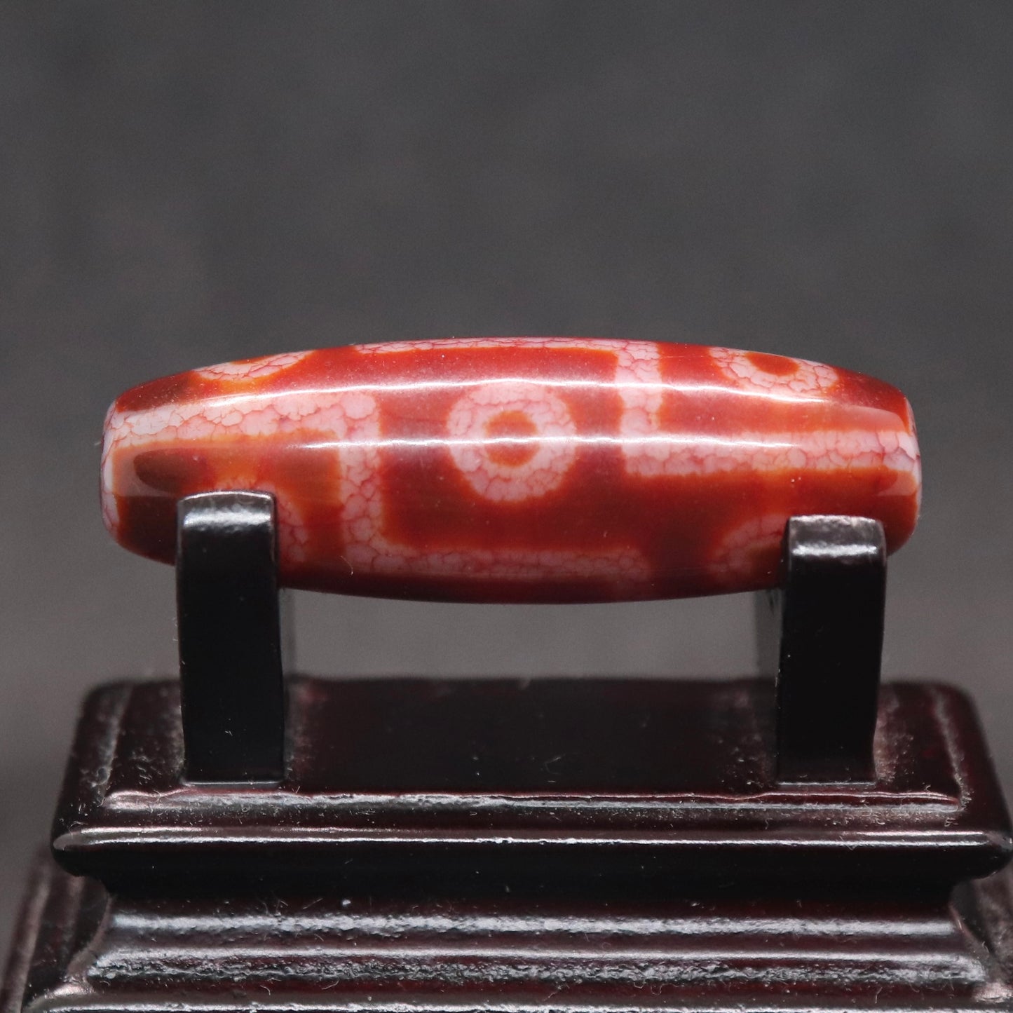 右下がり九眼紅天珠37.9㎜