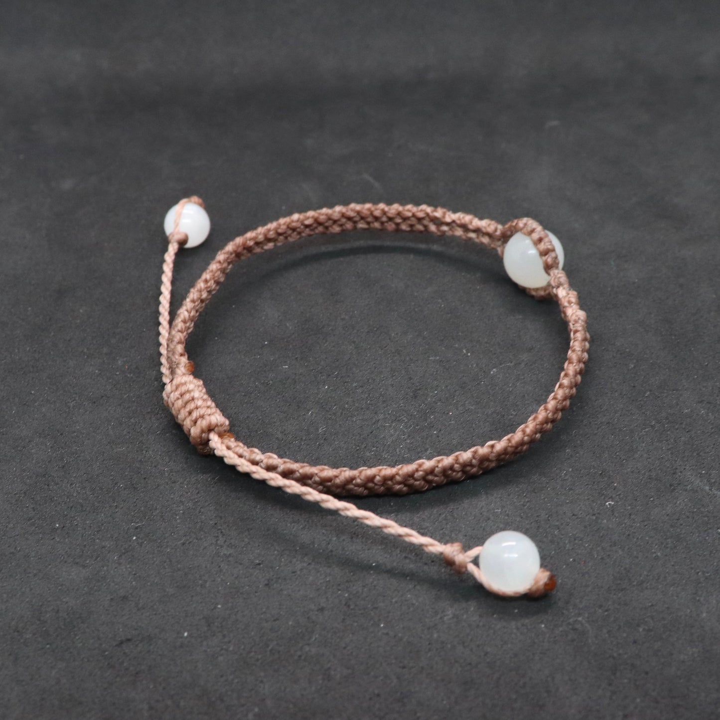 ホワイトムーンストーンマクラメブレスレット