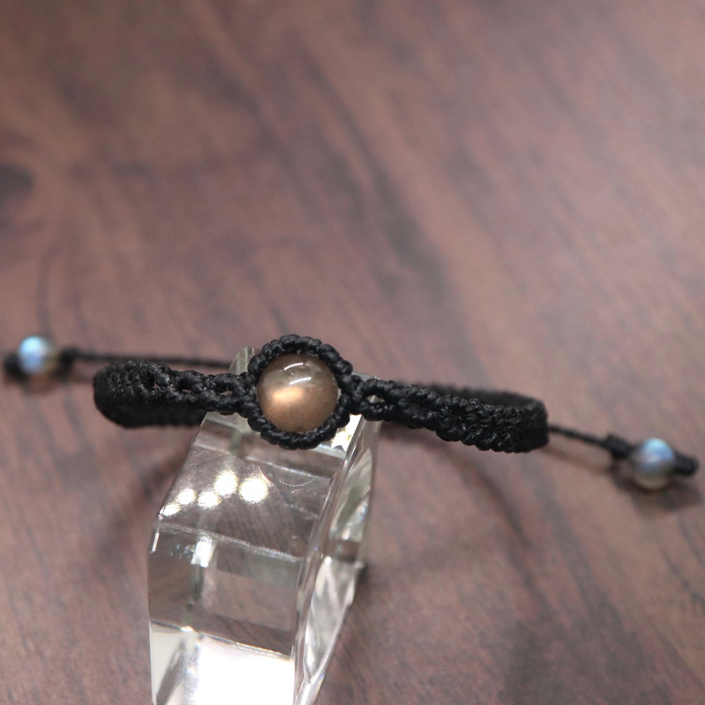 オレンジラブラドライトマクラメブレスレット