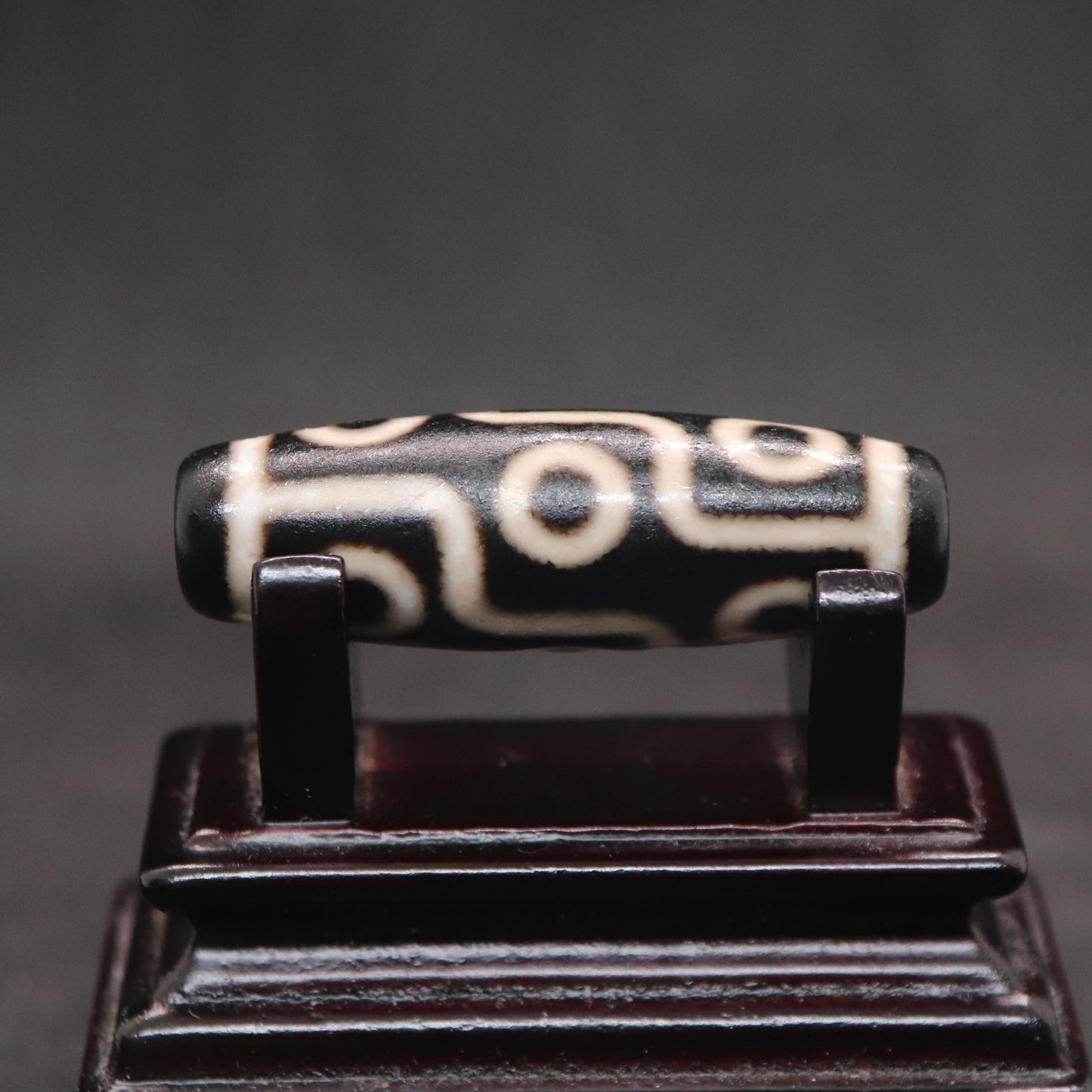 右下がり九眼天珠38.3㎜