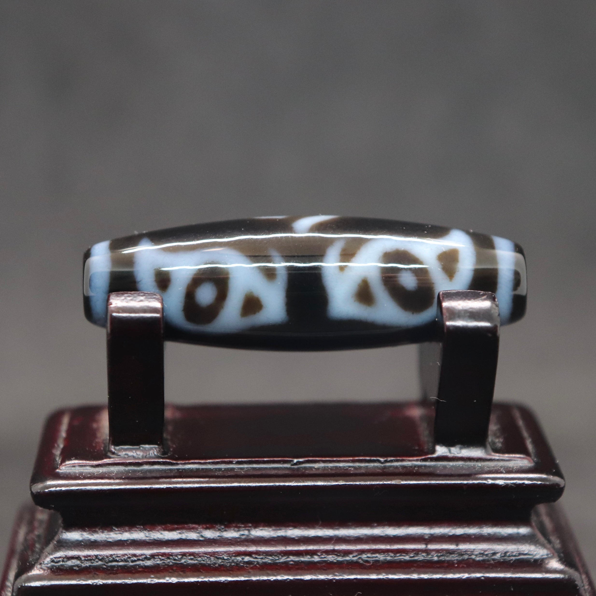 仏龍眼天珠　梵字　約4cm 勢至菩薩龍眼梵字天珠37.3㎜ – 天然石屋 優月堂