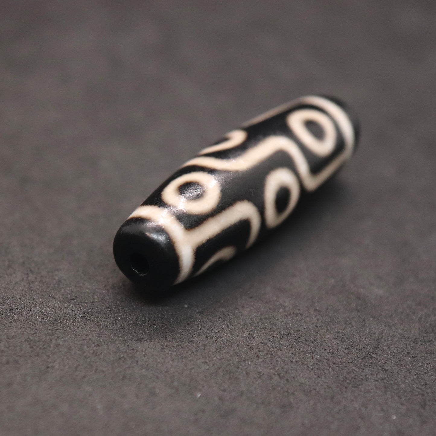 右下がり九眼天珠38.3㎜