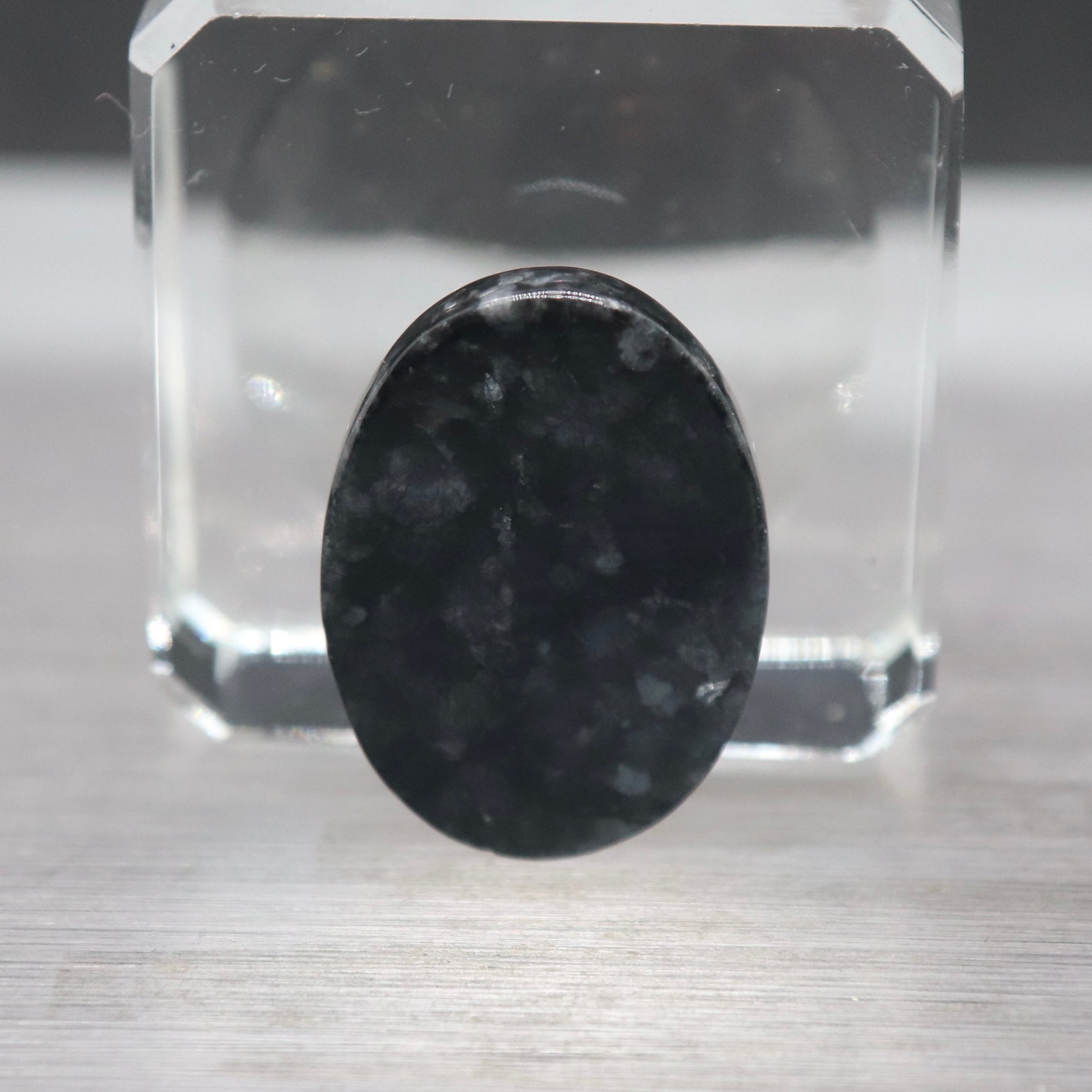 【ガラス質】透過の美しい上質黒翡翠 約0.8キロ 特別価格/高品質]ミャンマー産天然黒翡翠ブレスレット（約8.5mm玉