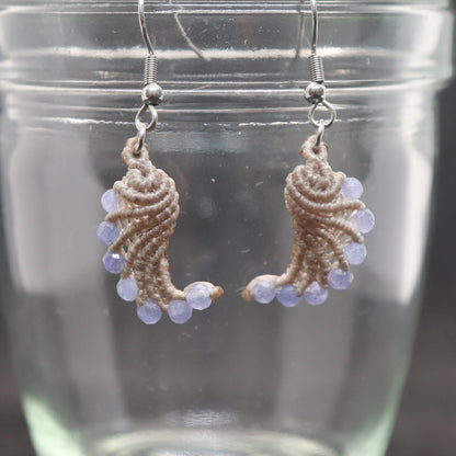 タンザナイトマクラメフェザーピアス