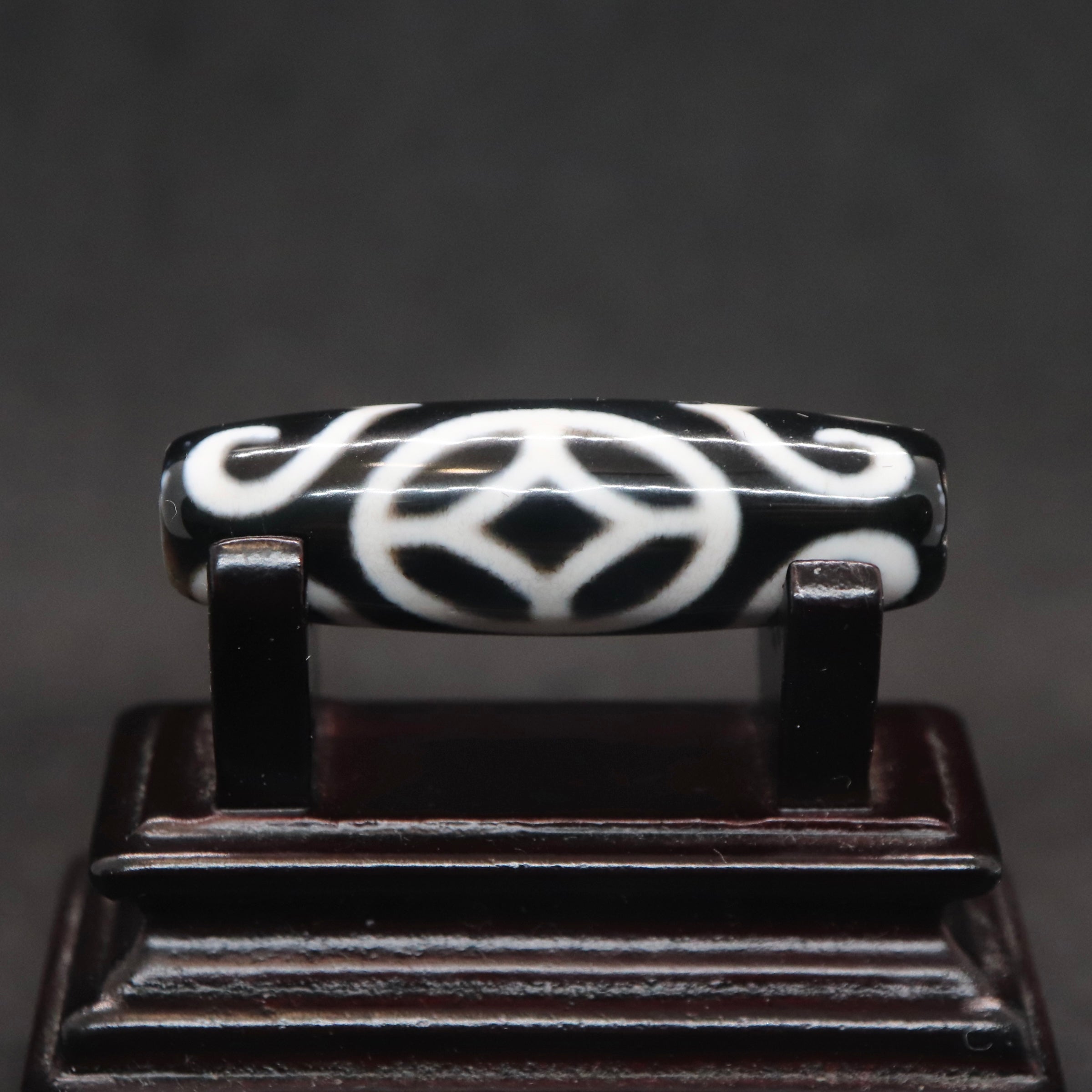 双心金銭老玉髄天珠37.8㎜ – 天然石屋 優月堂