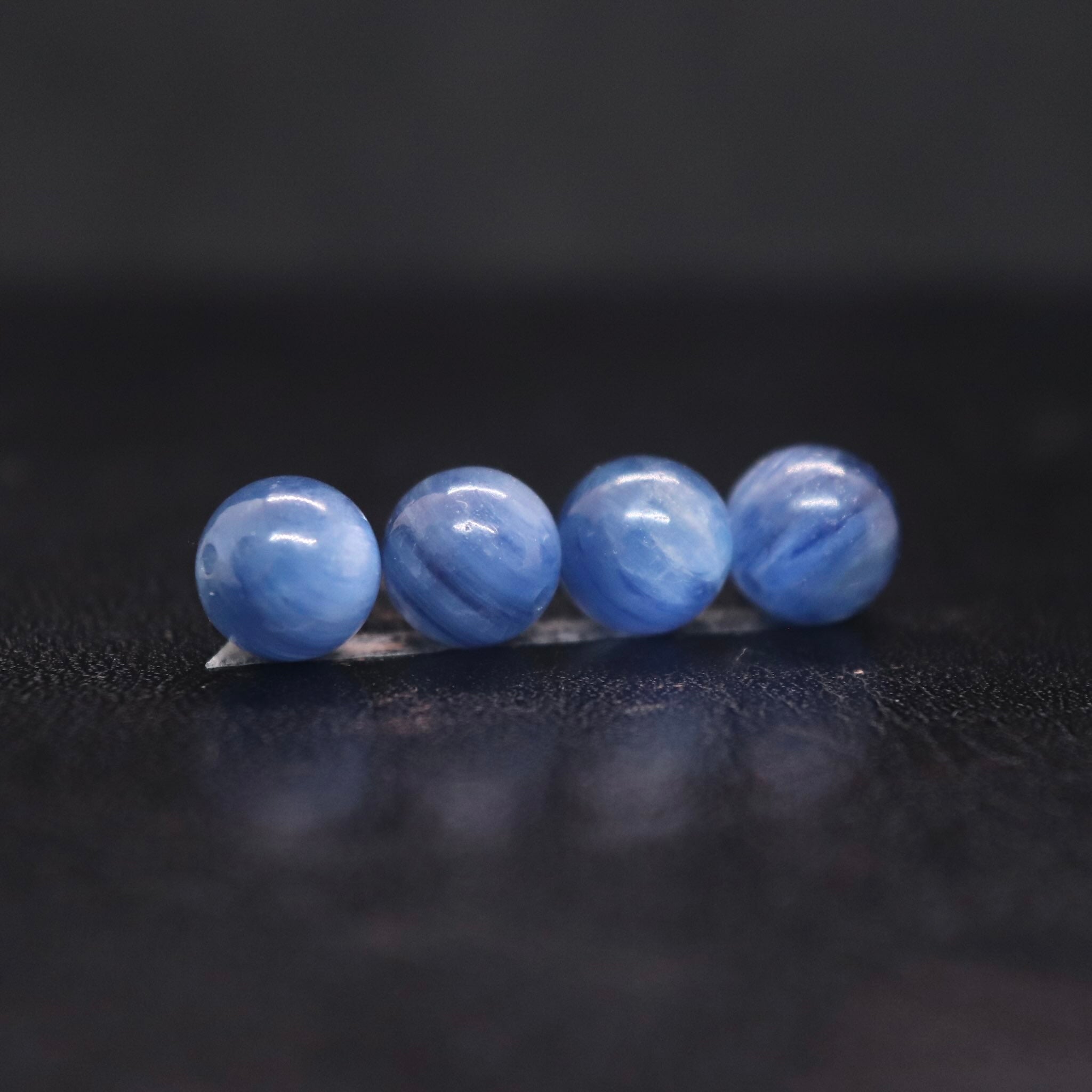 無着色カイヤナイト8㎜一粒売り – 天然石屋 優月堂